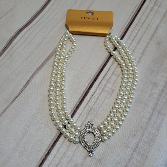 Monet Faux Pearl and Silver Medalion  Necklace - Picture 1 of 6